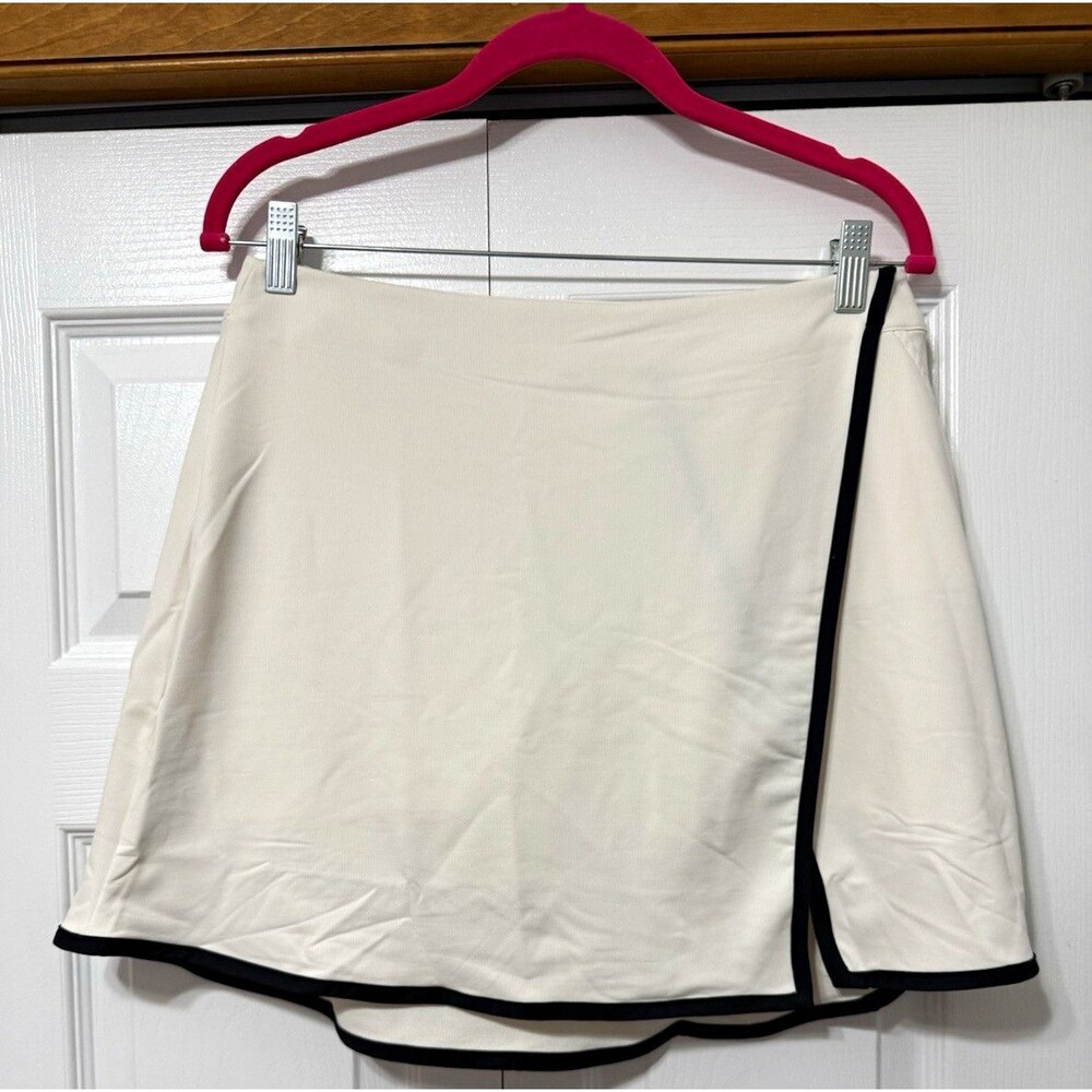 Peter Millar Women’s White Performance Skort – Size M – NWT